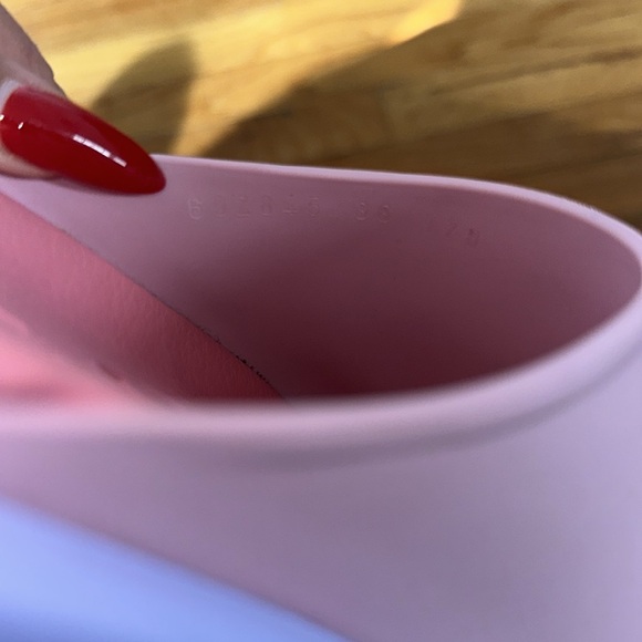 Gucci WOMEN'S SLIDE SANDAL WITH INTERLOCKING G - Picture 8 of 9